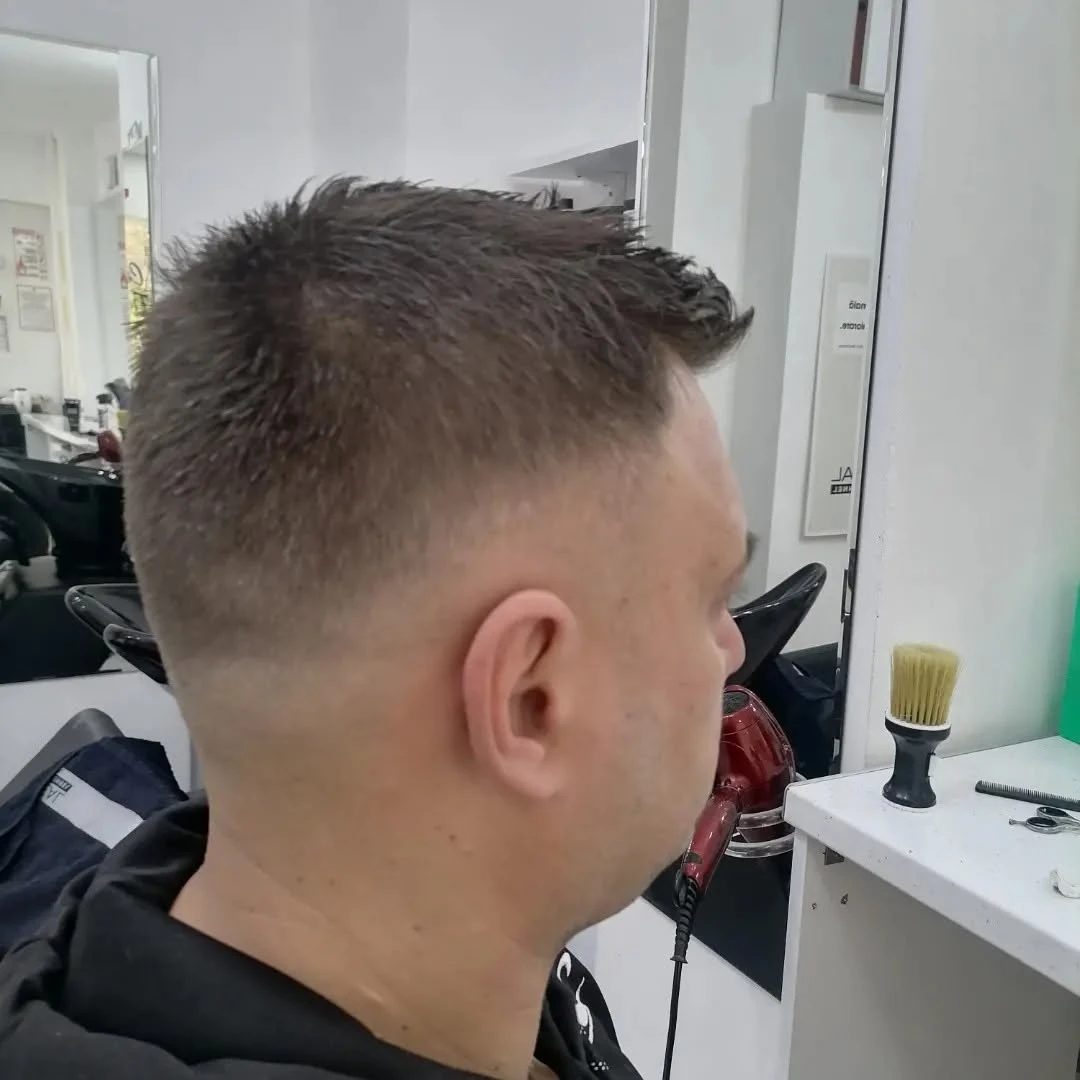 Tuns bărbați modern, cu textură și styling